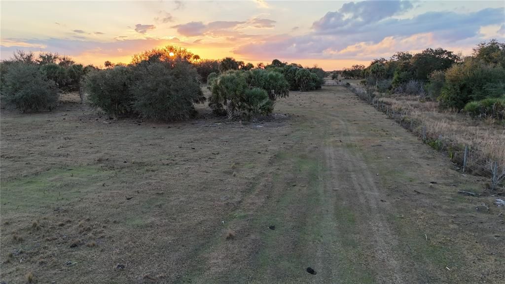 На продажу: $355,000 (20.98 acres)