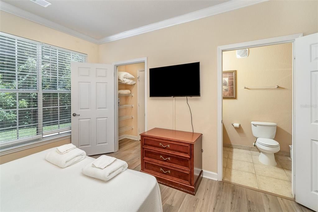 Active With Contract: $199,900 (3 beds, 2 baths, 1244 Square Feet)