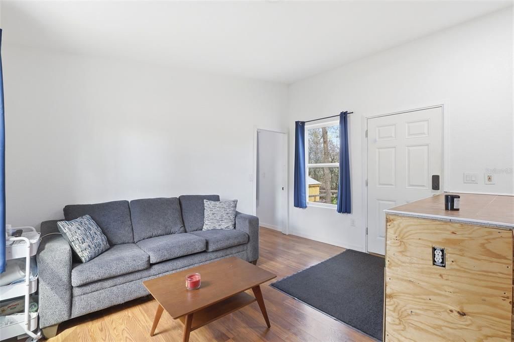 Active With Contract: $154,900 (1 beds, 1 baths, 420 Square Feet)