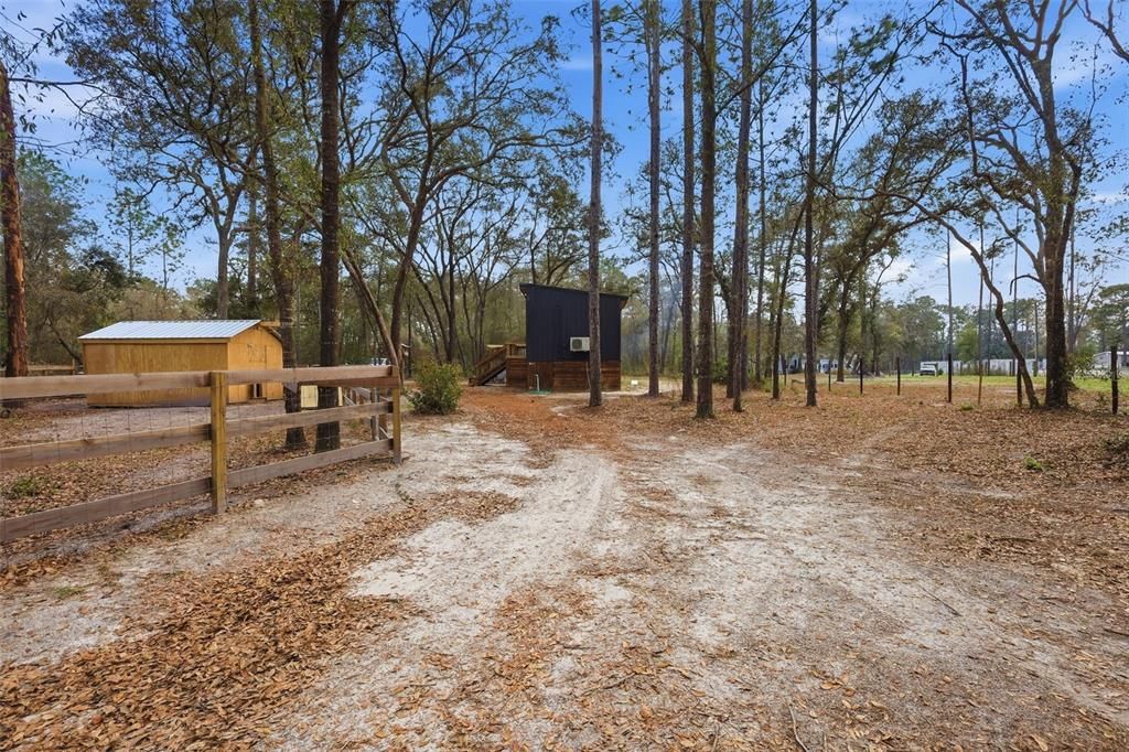 Active With Contract: $154,900 (1 beds, 1 baths, 420 Square Feet)