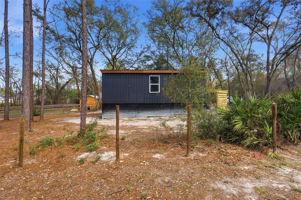 Active With Contract: $154,900 (1 beds, 1 baths, 420 Square Feet)
