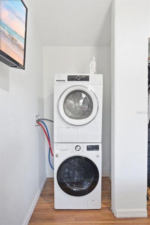 Active With Contract: $154,900 (1 beds, 1 baths, 420 Square Feet)