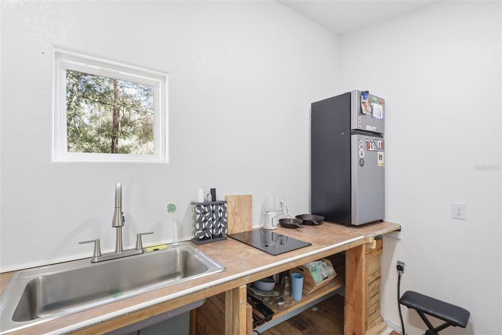 Active With Contract: $154,900 (1 beds, 1 baths, 420 Square Feet)