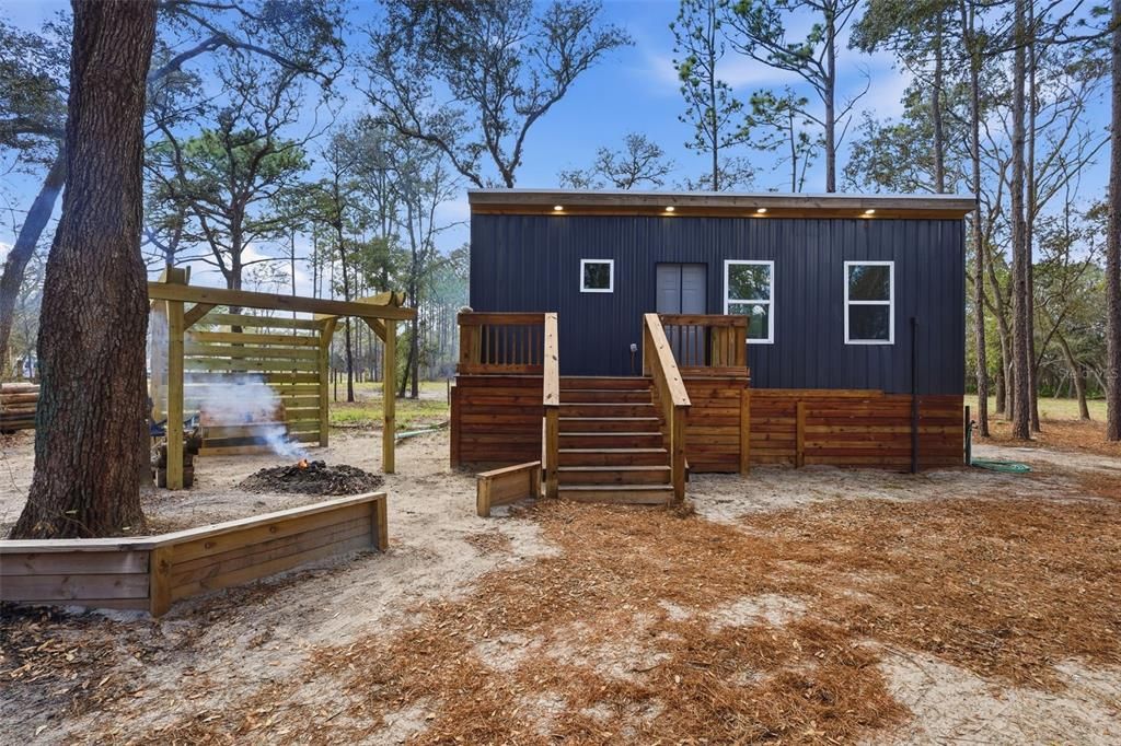 Active With Contract: $154,900 (1 beds, 1 baths, 420 Square Feet)