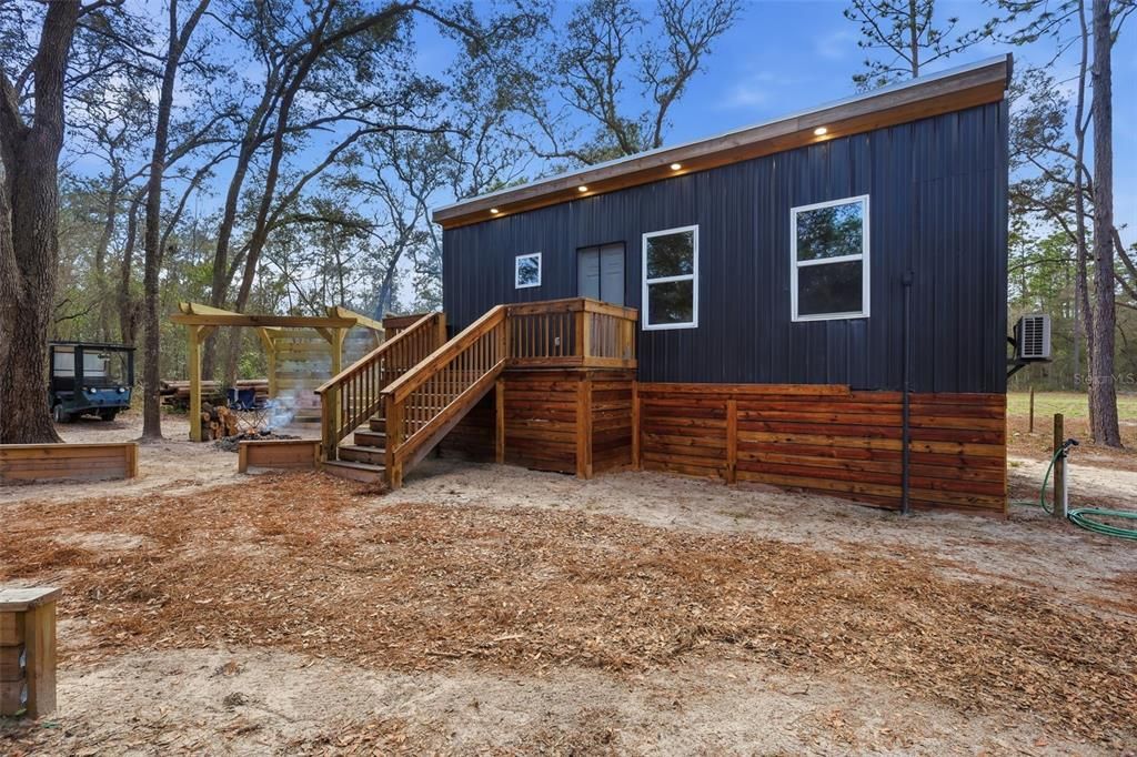 Active With Contract: $154,900 (1 beds, 1 baths, 420 Square Feet)