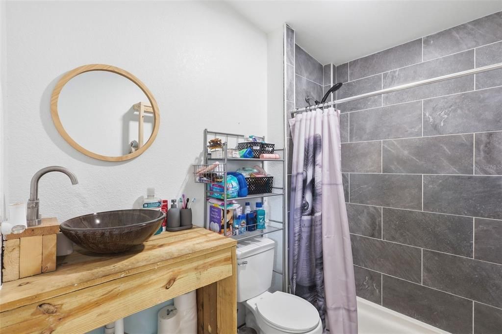 Active With Contract: $154,900 (1 beds, 1 baths, 420 Square Feet)