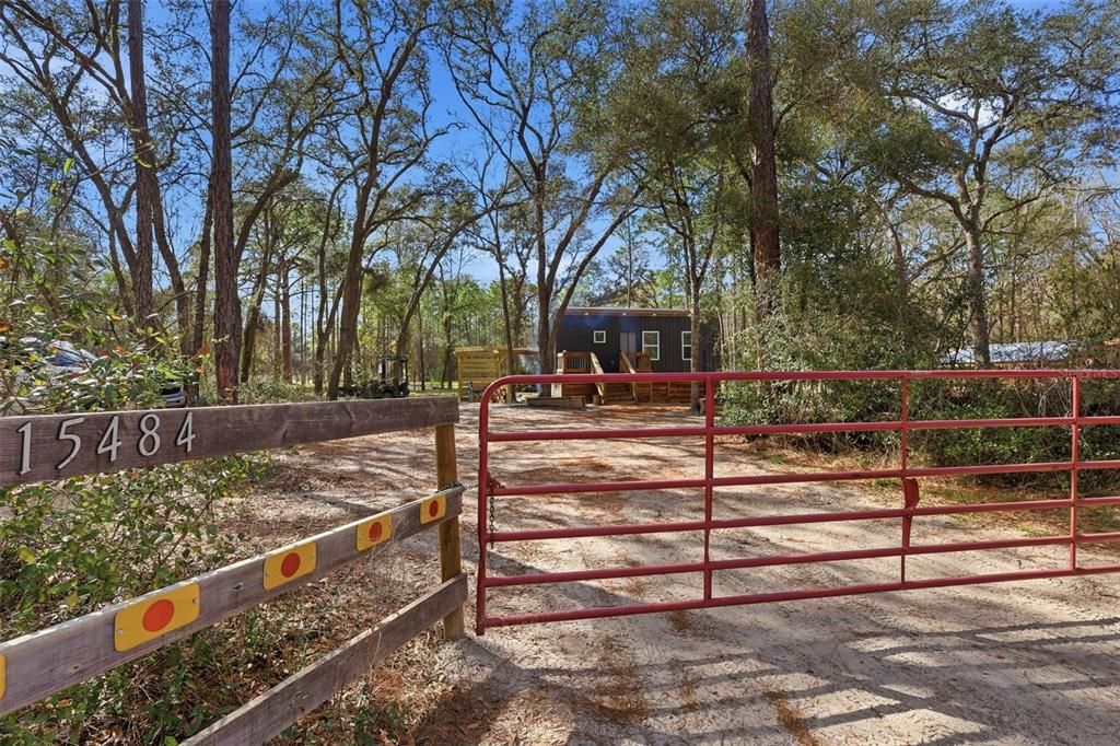 Active With Contract: $154,900 (1 beds, 1 baths, 420 Square Feet)