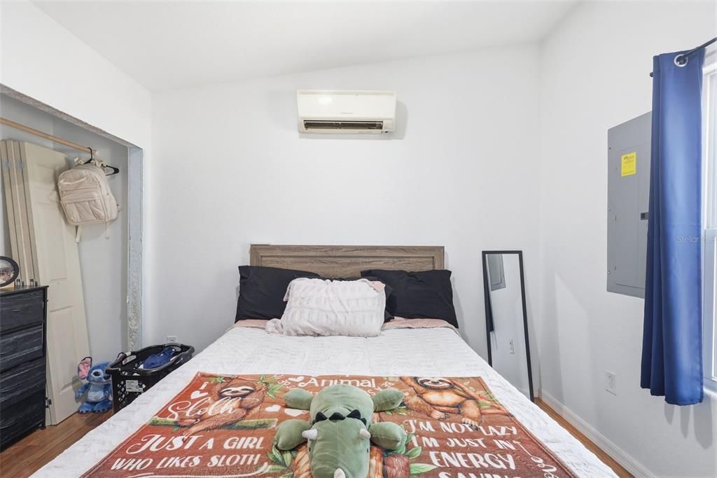 Active With Contract: $154,900 (1 beds, 1 baths, 420 Square Feet)