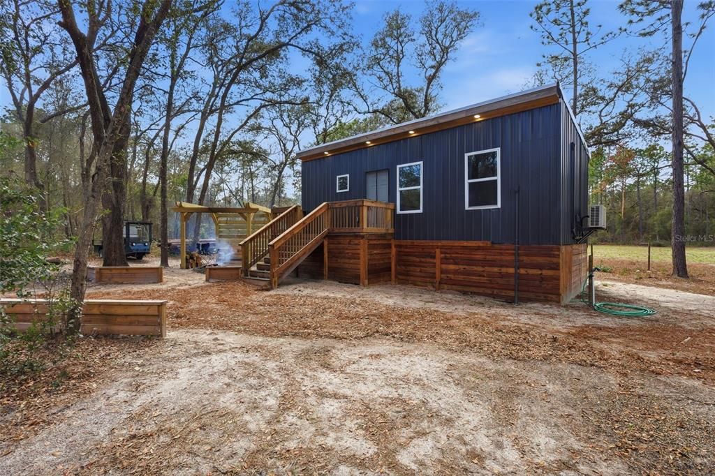 Active With Contract: $154,900 (1 beds, 1 baths, 420 Square Feet)