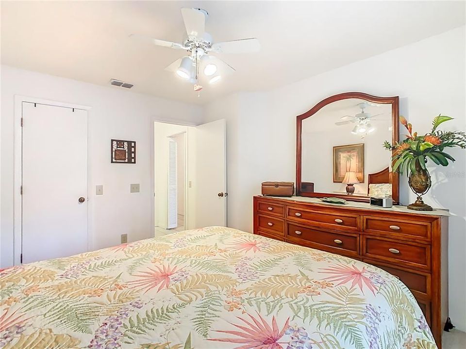Active With Contract: $215,000 (2 beds, 2 baths, 1682 Square Feet)
