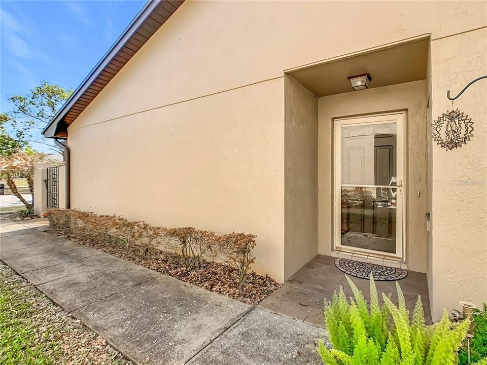 Active With Contract: $215,000 (2 beds, 2 baths, 1682 Square Feet)