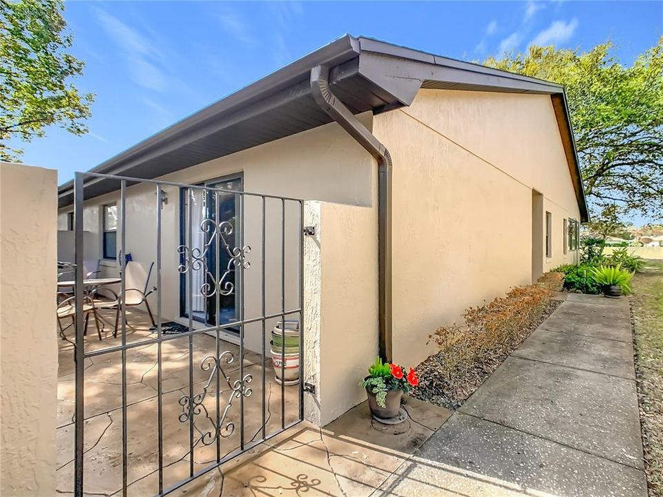 Active With Contract: $215,000 (2 beds, 2 baths, 1682 Square Feet)