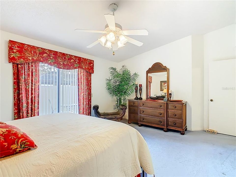 Active With Contract: $215,000 (2 beds, 2 baths, 1682 Square Feet)