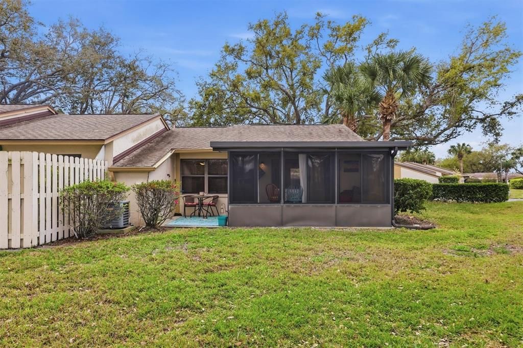 Active With Contract: $139,900 (1 beds, 1 baths, 555 Square Feet)