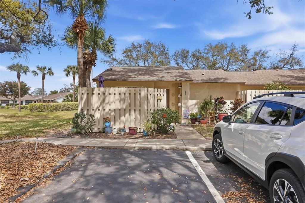 Active With Contract: $139,900 (1 beds, 1 baths, 555 Square Feet)