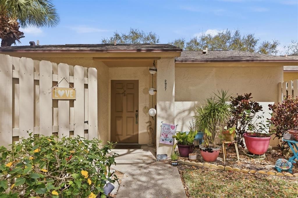 Active With Contract: $139,900 (1 beds, 1 baths, 555 Square Feet)