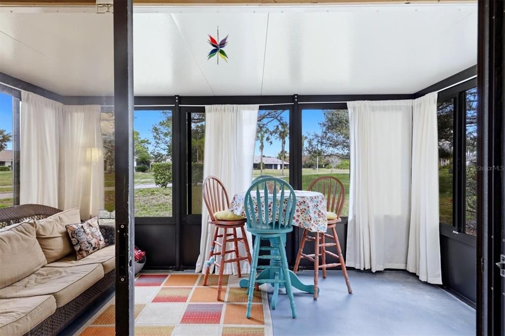 Active With Contract: $139,900 (1 beds, 1 baths, 555 Square Feet)