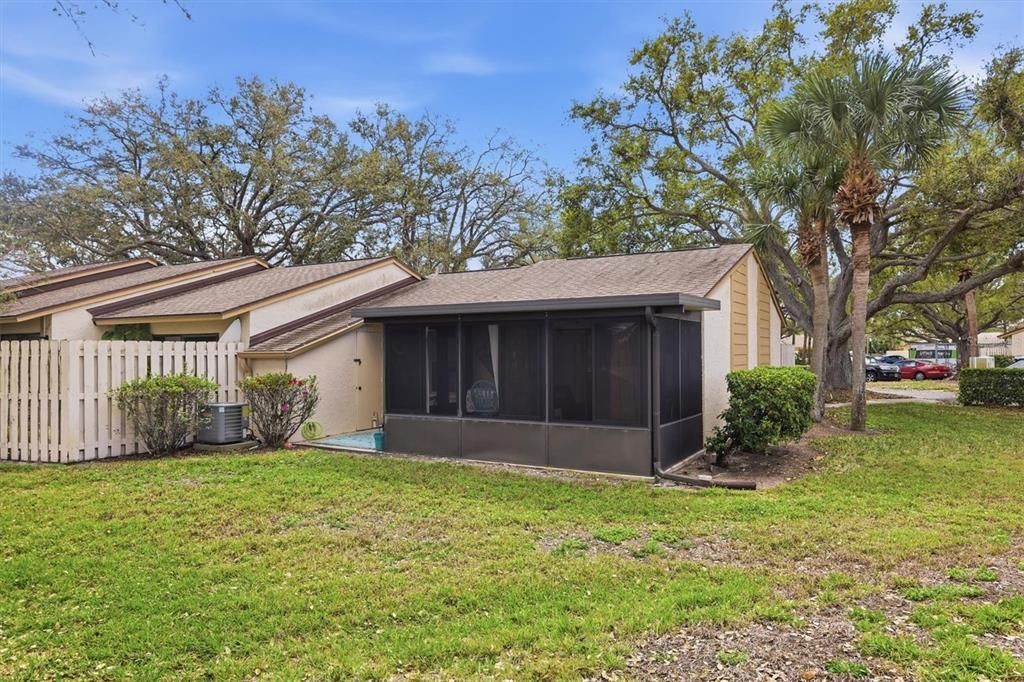 Active With Contract: $139,900 (1 beds, 1 baths, 555 Square Feet)
