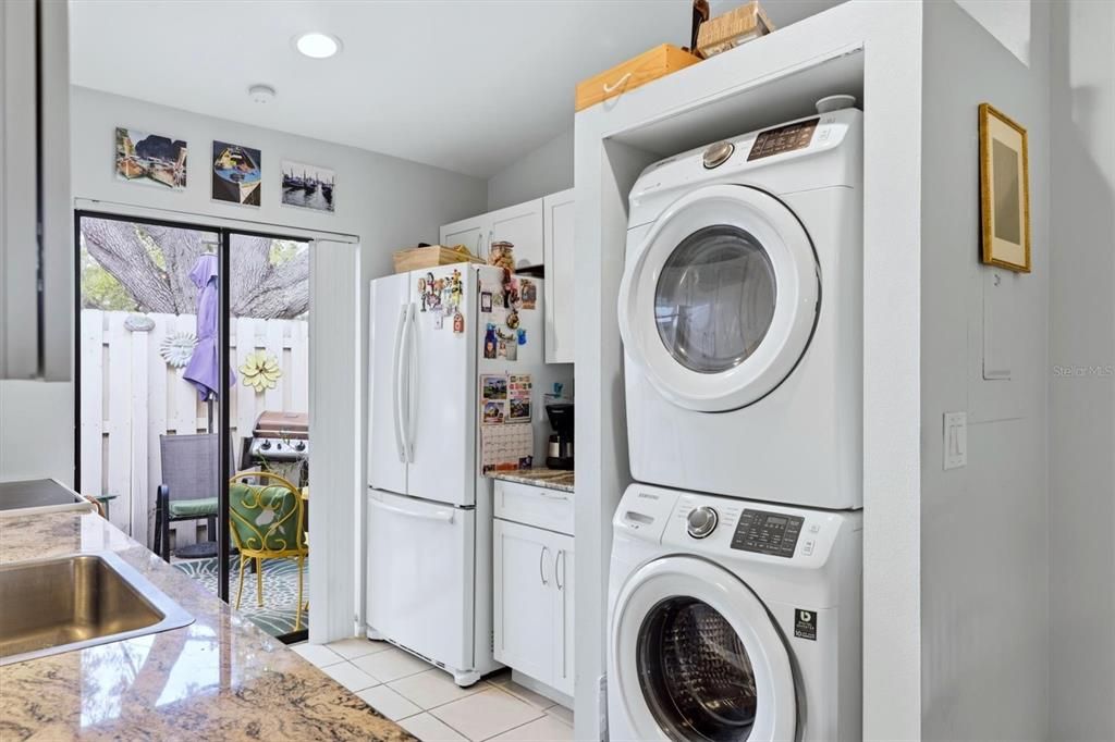 Active With Contract: $139,900 (1 beds, 1 baths, 555 Square Feet)
