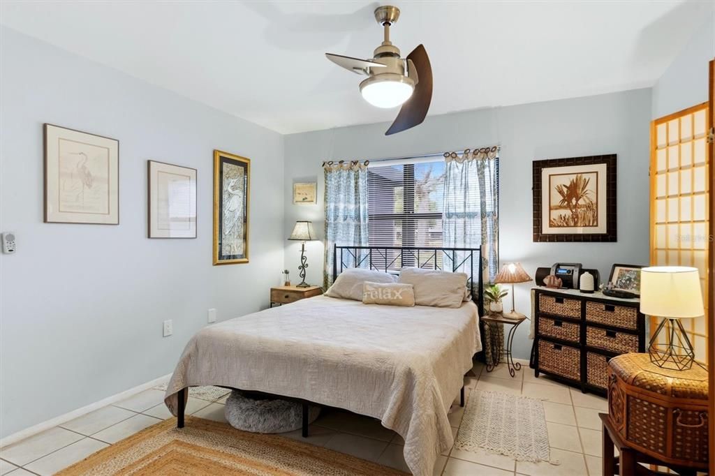 Active With Contract: $139,900 (1 beds, 1 baths, 555 Square Feet)