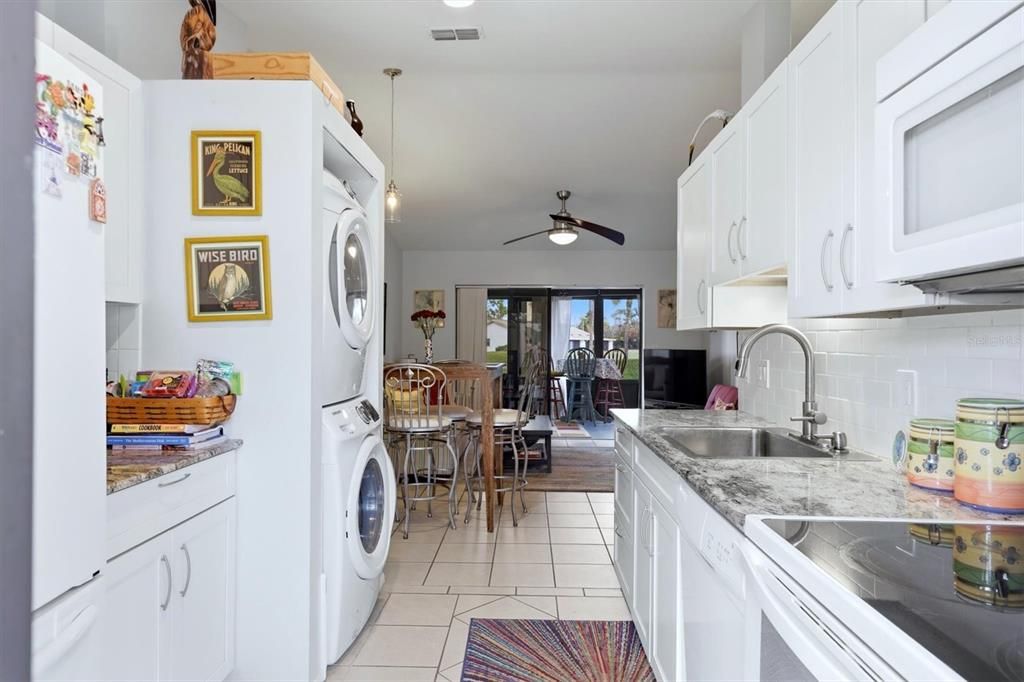 Active With Contract: $139,900 (1 beds, 1 baths, 555 Square Feet)