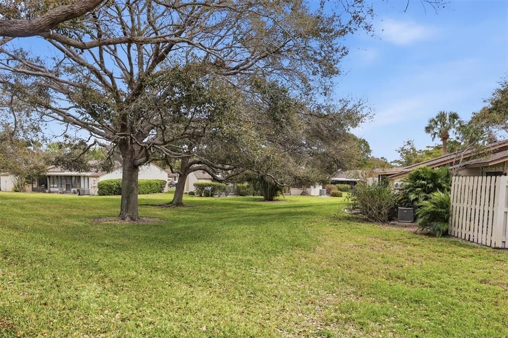 Active With Contract: $139,900 (1 beds, 1 baths, 555 Square Feet)