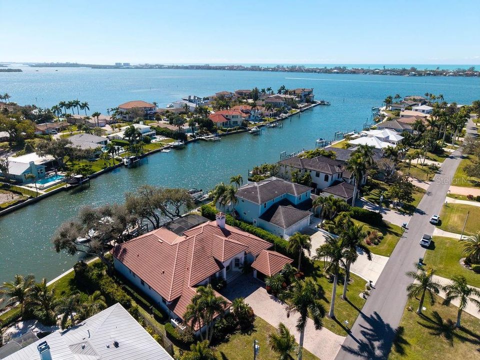 На продажу: $3,295,000 (4 спален, 3 ванн, 3799 Квадратных фут)