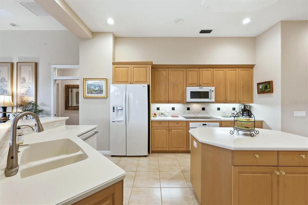 Activo con contrato: $1,499,000 (3 camas, 3 baños, 3246 Pies cuadrados)