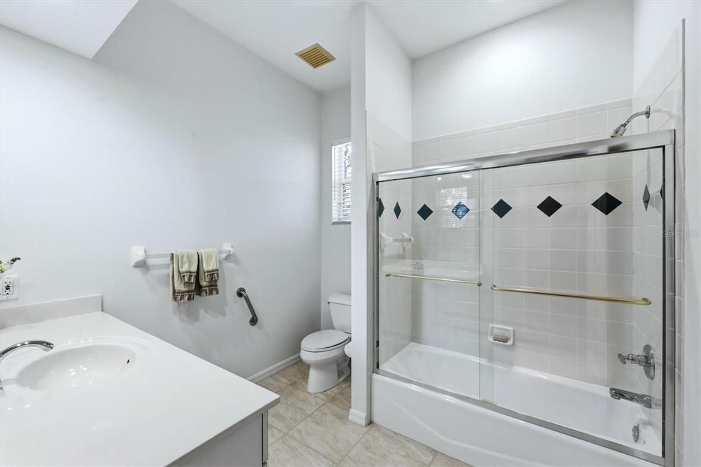 Activo con contrato: $1,499,000 (3 camas, 3 baños, 3246 Pies cuadrados)