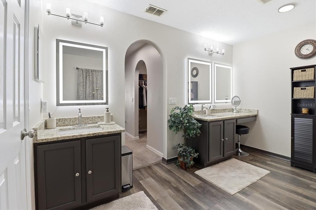For Sale: $534,900 (6 beds, 4 baths, 4040 Square Feet)