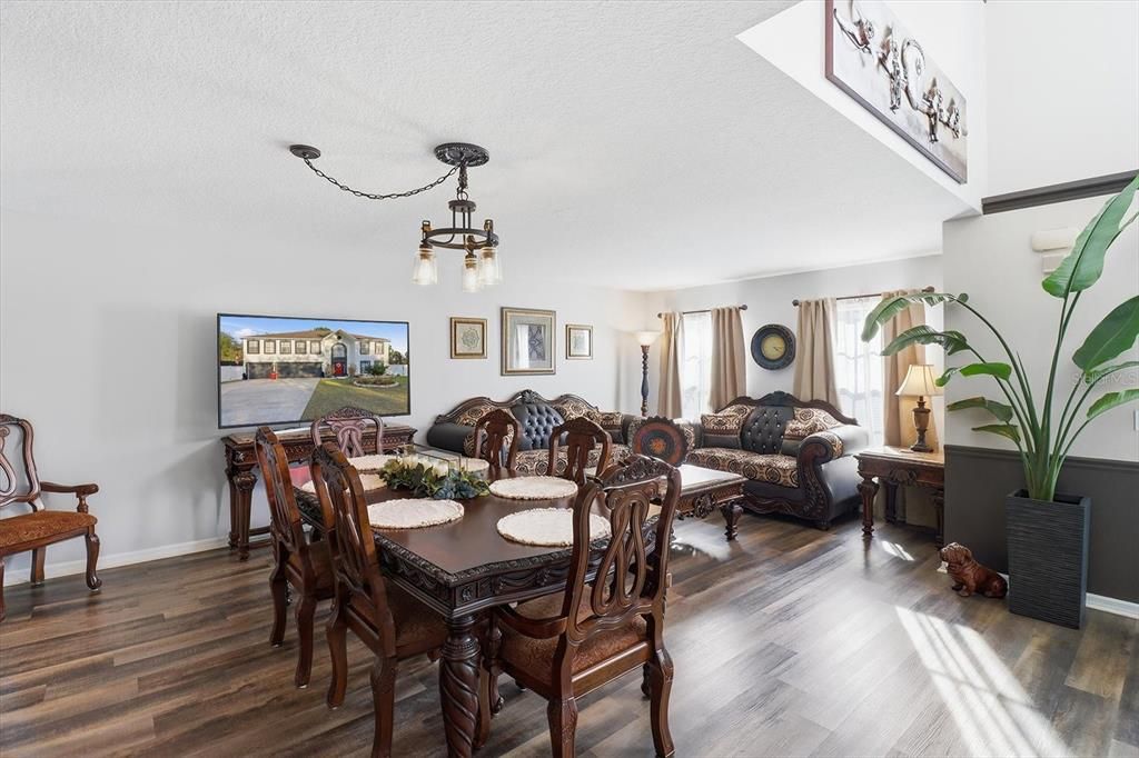For Sale: $534,900 (6 beds, 4 baths, 4040 Square Feet)