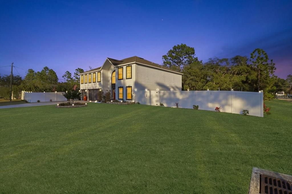 For Sale: $534,900 (6 beds, 4 baths, 4040 Square Feet)