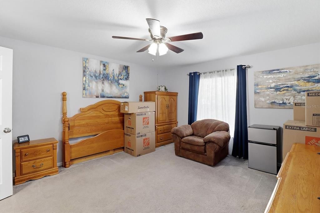 For Sale: $534,900 (6 beds, 4 baths, 4040 Square Feet)