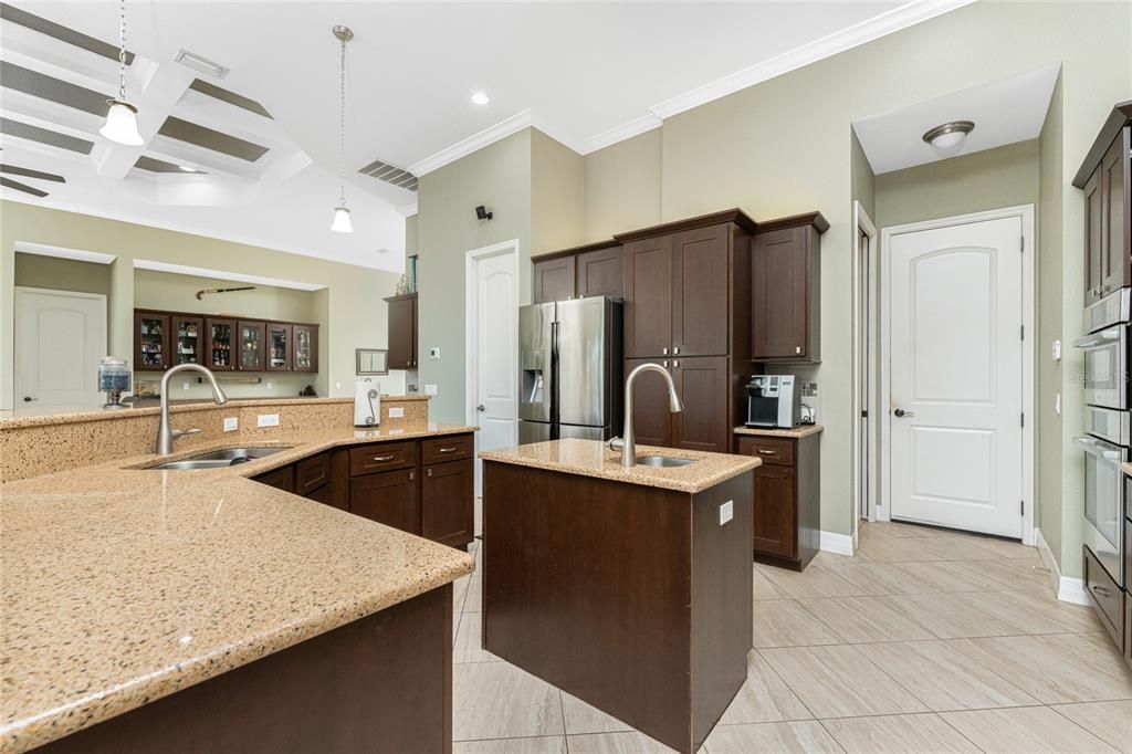 En Venta: $625,000 (6 camas, 4 baños, 3294 Pies cuadrados)