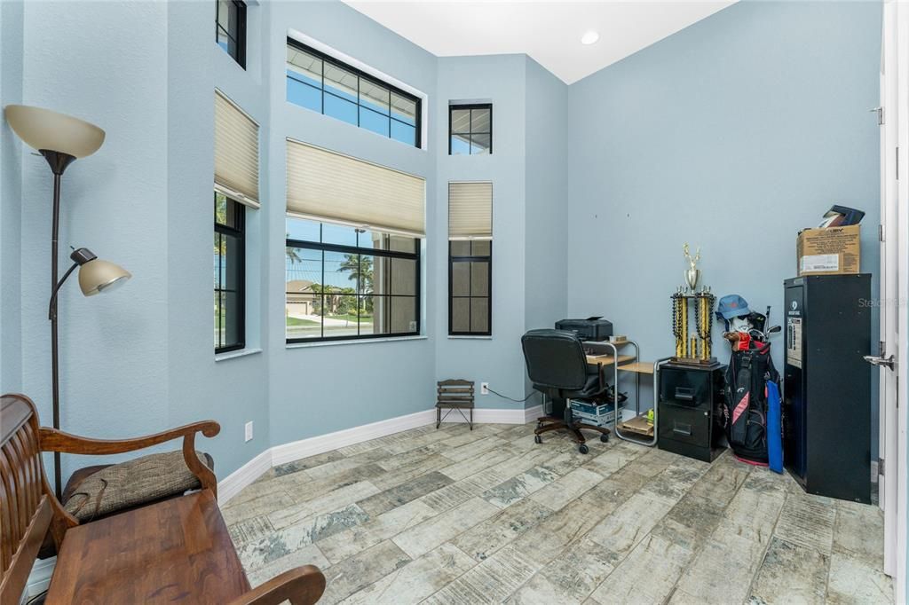 En Venta: $625,000 (6 camas, 4 baños, 3294 Pies cuadrados)