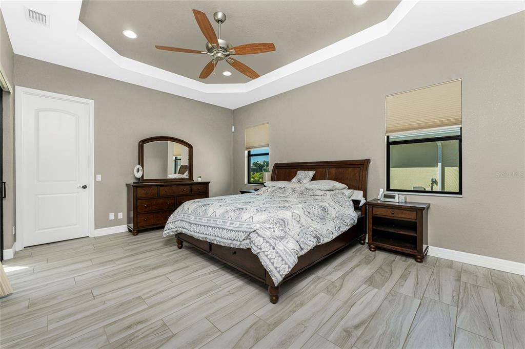 En Venta: $625,000 (6 camas, 4 baños, 3294 Pies cuadrados)