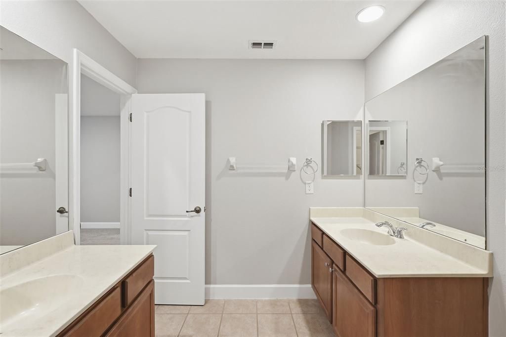 Active With Contract: $687,400 (6 beds, 4 baths, 3994 Square Feet)