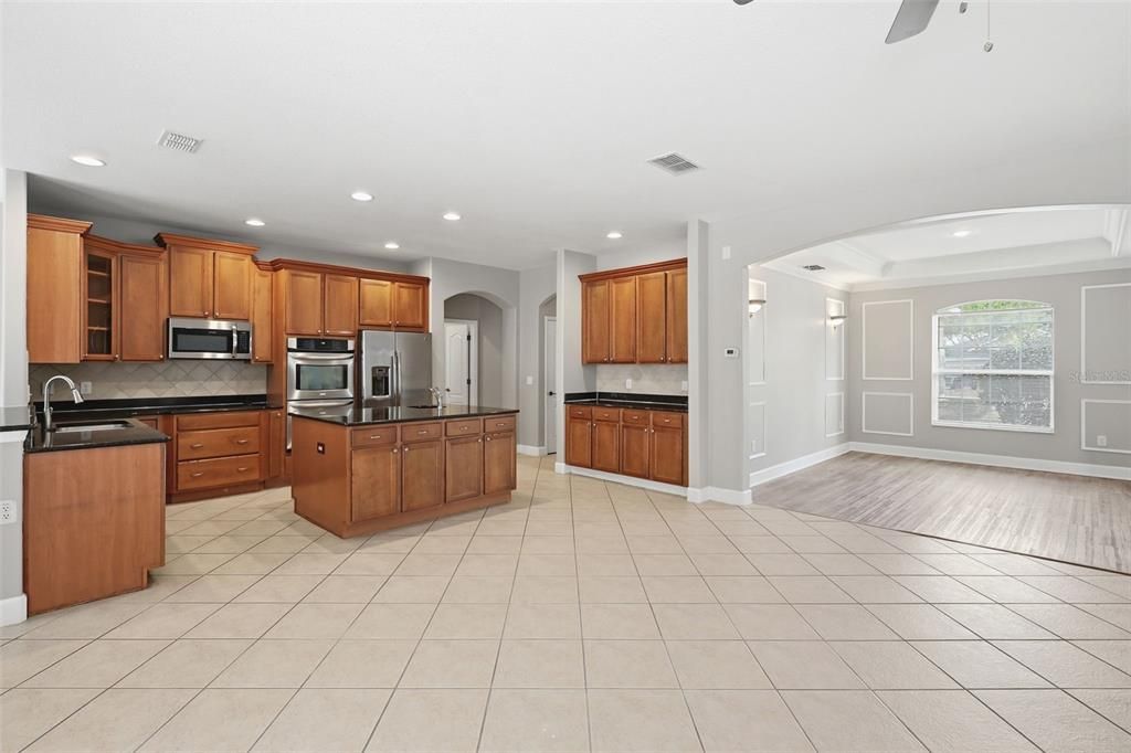 Active With Contract: $687,400 (6 beds, 4 baths, 3994 Square Feet)