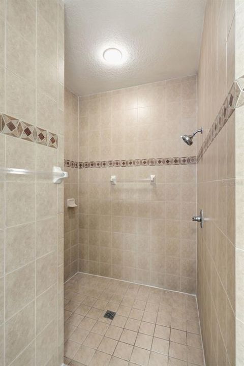 Active With Contract: $687,400 (6 beds, 4 baths, 3994 Square Feet)
