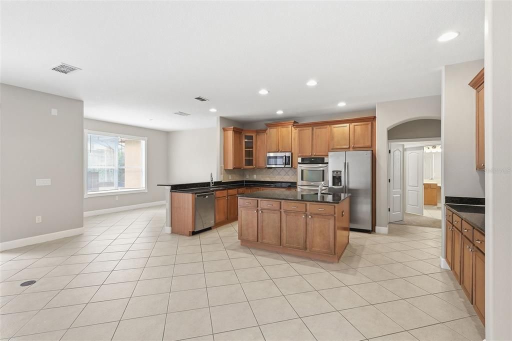 Active With Contract: $687,400 (6 beds, 4 baths, 3994 Square Feet)