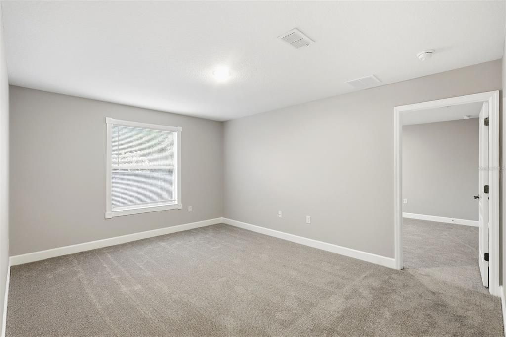 Active With Contract: $687,400 (6 beds, 4 baths, 3994 Square Feet)