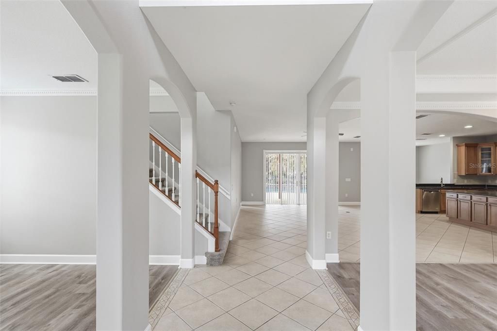 Active With Contract: $687,400 (6 beds, 4 baths, 3994 Square Feet)