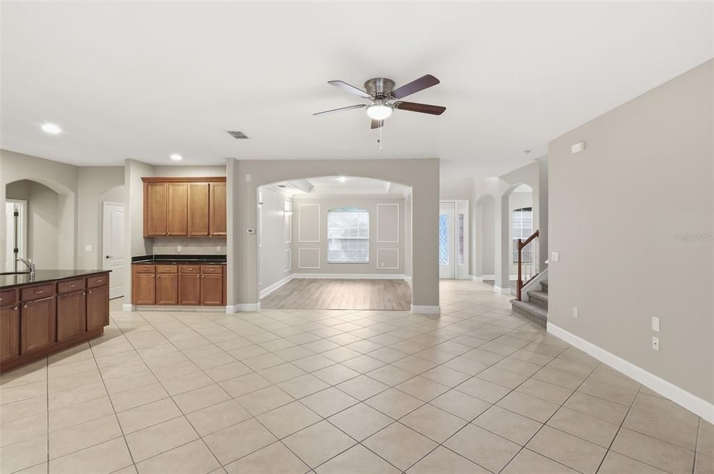 Active With Contract: $687,400 (6 beds, 4 baths, 3994 Square Feet)