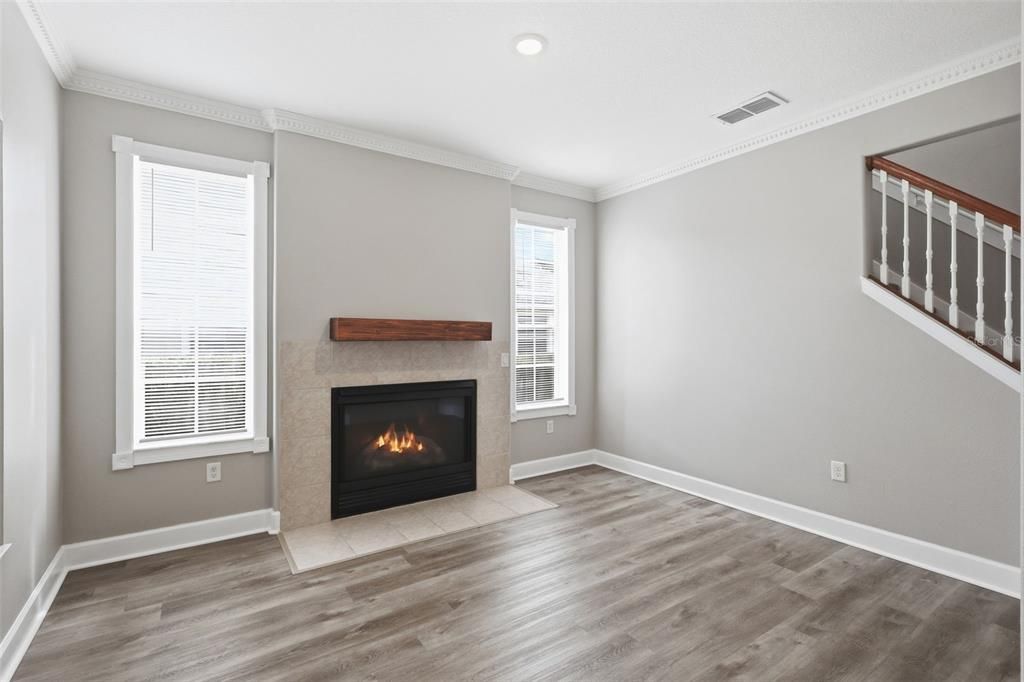 Active With Contract: $687,400 (6 beds, 4 baths, 3994 Square Feet)
