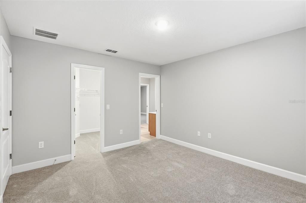 Active With Contract: $687,400 (6 beds, 4 baths, 3994 Square Feet)