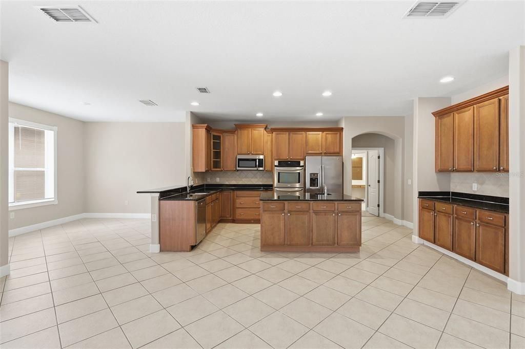 Active With Contract: $687,400 (6 beds, 4 baths, 3994 Square Feet)
