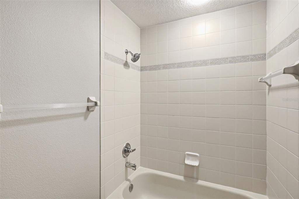 Active With Contract: $687,400 (6 beds, 4 baths, 3994 Square Feet)