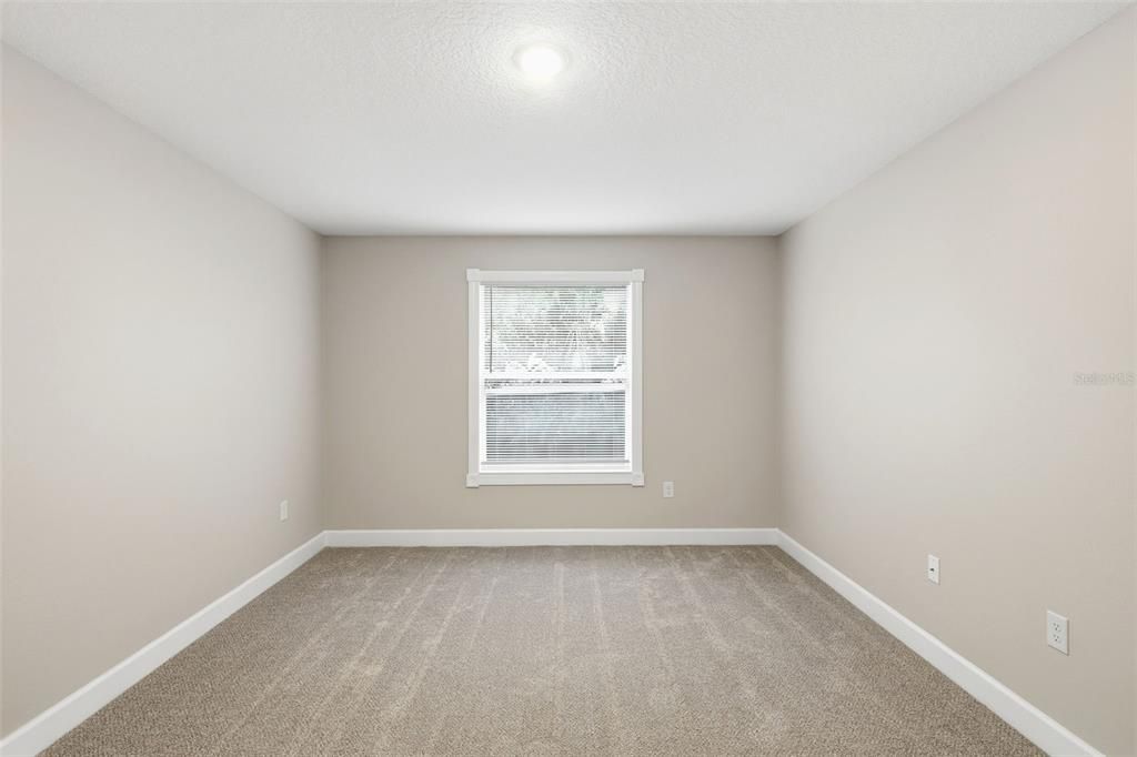 Active With Contract: $687,400 (6 beds, 4 baths, 3994 Square Feet)