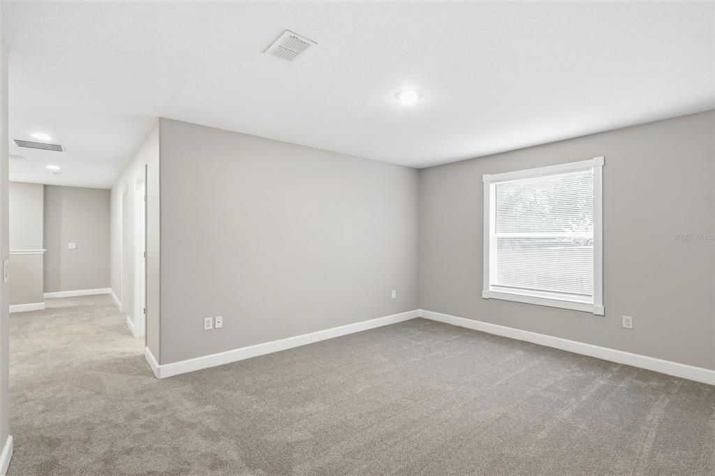 Active With Contract: $687,400 (6 beds, 4 baths, 3994 Square Feet)