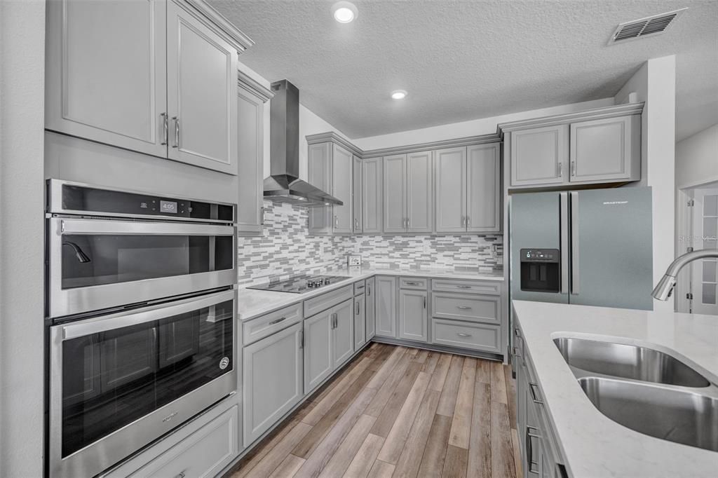 Activo con contrato: $429,990 (4 camas, 2 baños, 2054 Pies cuadrados)